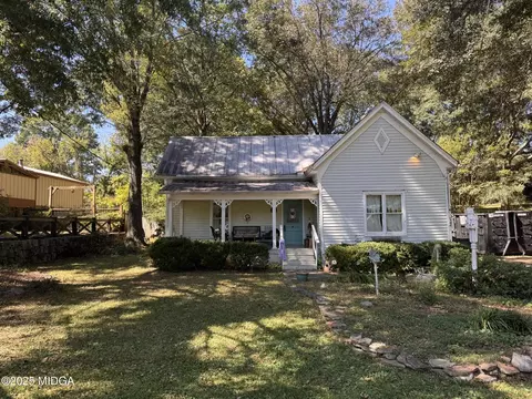 147 Railroad Ave NW, Lilburn, GA 30047