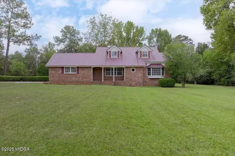 120 S 12th St, Cochran, GA 31014