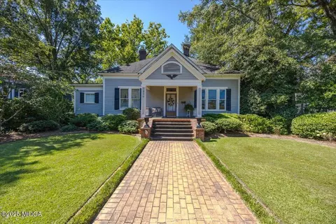 200 Indian Springs Dr, Forsyth, GA 31029