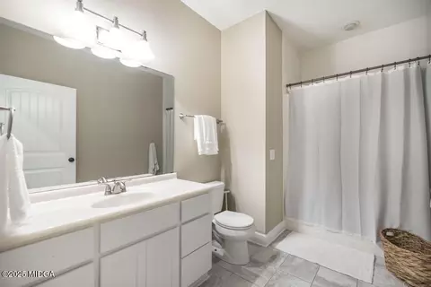 Bath - 3091 Gray Hwy, Gray, GA 31032 photo 1 of 4