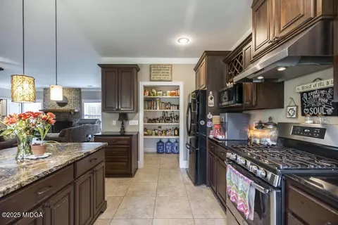 Kitchen - 3091 Gray Hwy, Gray, GA 31032 photo 3 of 3