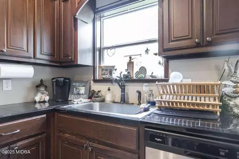 Kitchen - 3091 Gray Hwy, Gray, GA 31032 photo 2 of 3