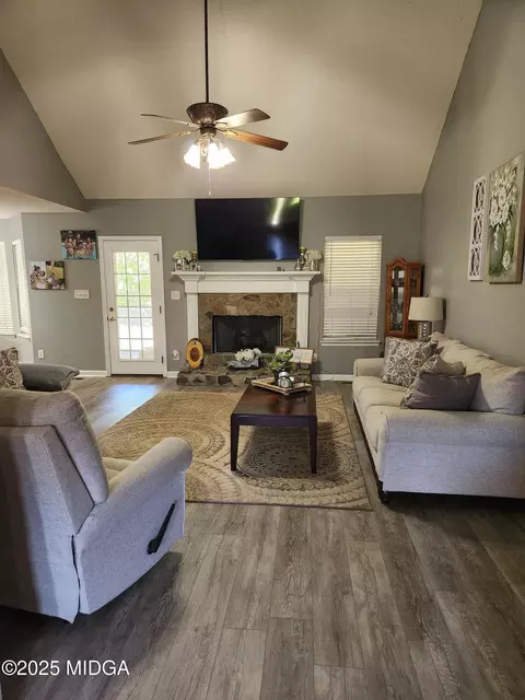 Living - 254 Crestview, Gray, GA 31032 photo 1 of 2