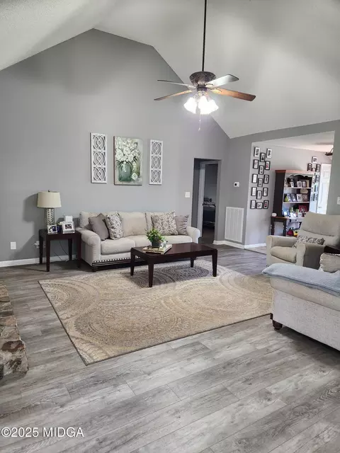 Living - 254 Crestview, Gray, GA 31032 photo 2 of 2