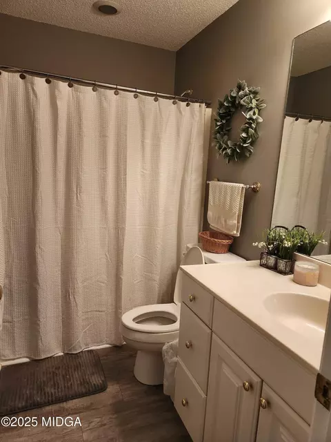 Bath - 254 Crestview, Gray, GA 31032 photo 2 of 2