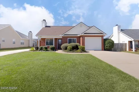 208 Stirling Bridge Dr, Warner Robins, GA 31088