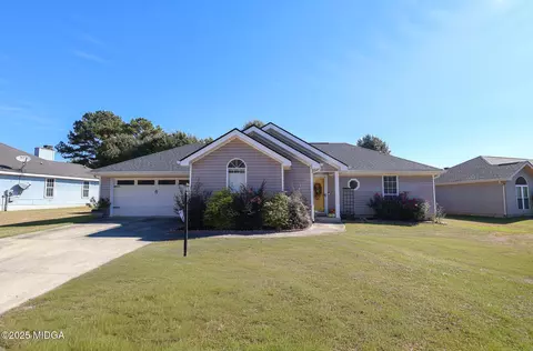 739 Gateway Dr, Bonaire, GA 31005