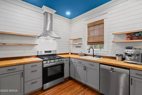 Kitchen - 939 Boulevard, Macon, GA 31211 photo 2 of 2