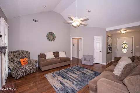 111 Oakridge Dr, Warner Robins, GA 31093 photo 5