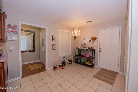 111 Oakridge Dr, Warner Robins, GA 31093 photo 6