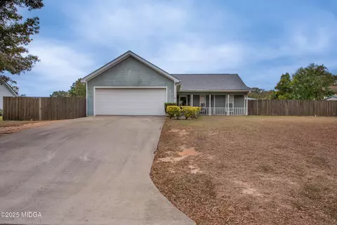111 Oakridge Dr, Warner Robins, GA 31093