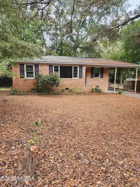 2704 Reynolds Dr, Macon, GA 31206