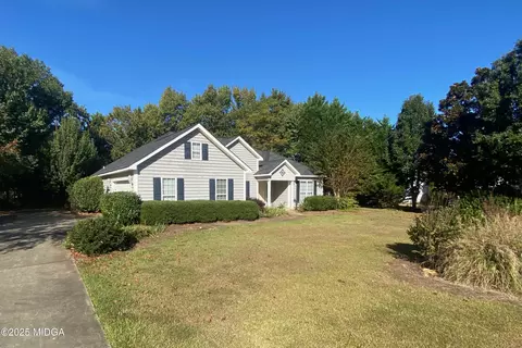124 Lake Lillian Dr, Perry, GA 31069
