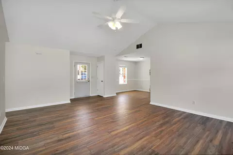 106 Meadow View Dr, Jackson, GA 30233 photo 4