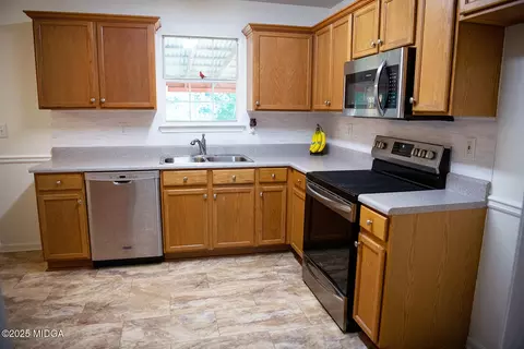 106 Meadow View Dr, Jackson, GA 30233 photo 9