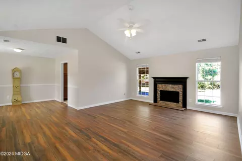 106 Meadow View Dr, Jackson, GA 30233 photo 3