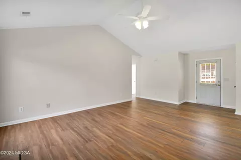 106 Meadow View Dr, Jackson, GA 30233 photo 5