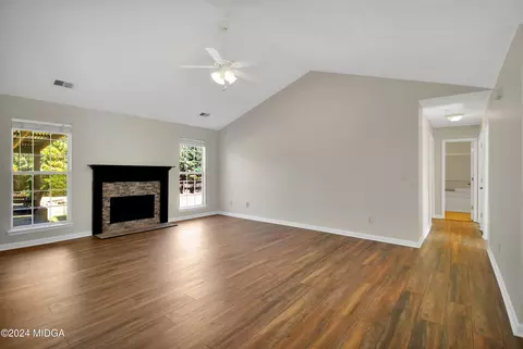 106 Meadow View Dr, Jackson, GA 30233 photo 2