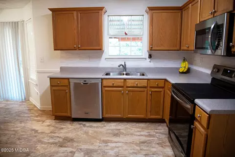 106 Meadow View Dr, Jackson, GA 30233 photo 8