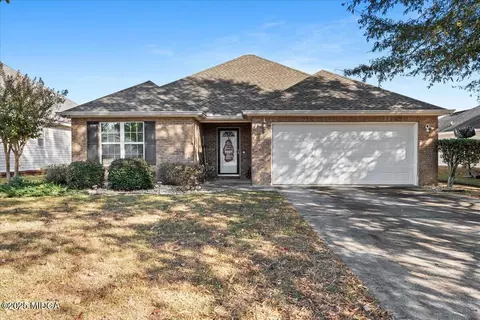 125 Amber Dr, Byron, GA 31008