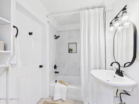 Bath - 331 Marjane Dr, Macon, GA 31210 photo 2 of 6
