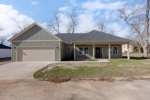 134 Easy St, Cochran, GA 31014