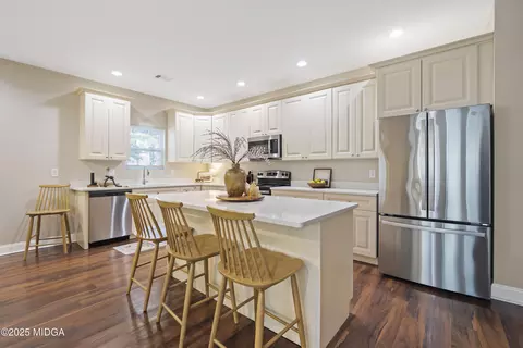Kitchen - 357 Cypress Dr, Gray, GA 31032 photo 3 of 5