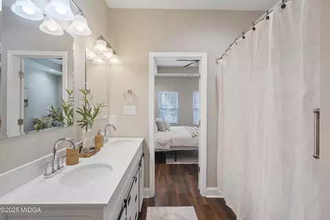 Bath - 357 Cypress Dr, Gray, GA 31032 photo 3 of 4