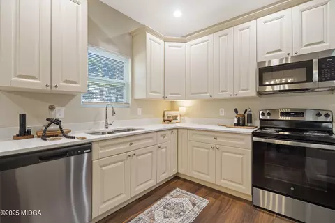 Kitchen - 357 Cypress Dr, Gray, GA 31032 photo 5 of 5