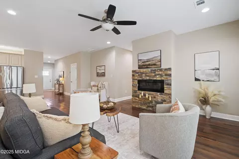 Living - 357 Cypress Dr, Gray, GA 31032 photo 3 of 6