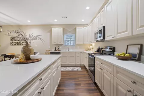 Kitchen - 357 Cypress Dr, Gray, GA 31032 photo 2 of 5