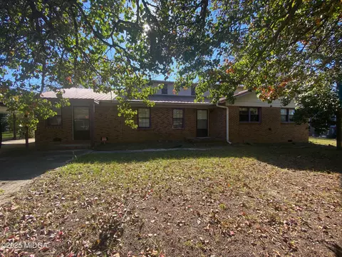 65 Mathews St, Fort Valley, GA 31030