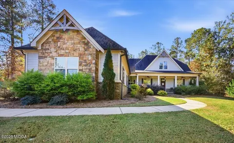 217 Crescent Dr, Forsyth, GA 31029