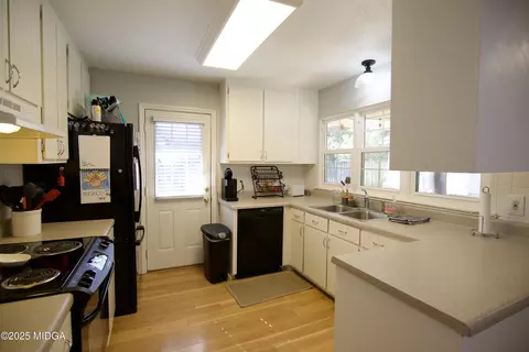 Kitchen - 1205 Morningside Dr, Perry, GA 31069 photo 3 of 3