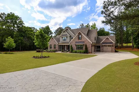 205 Chastain Dr, Forsyth, GA 31029