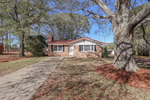 105 Larryton Drive Rd, Cochran, GA 31014