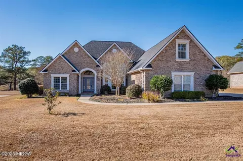 215 Highland Park Dr, Bonaire, GA 31005