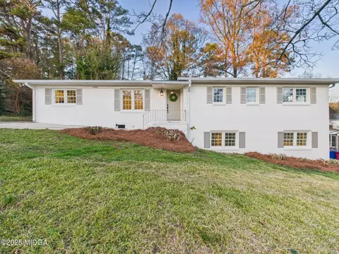 1068 S Pine Knoll Dr S, Macon, GA 31204