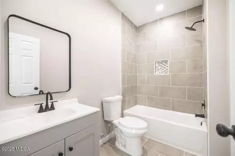 Bath - 2607 Beech Ave, Macon, GA 31204 photo 3 of 6