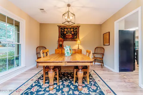Dining - 1009 N Davis Dr N, Perry, GA 31069 photo 1 of 3