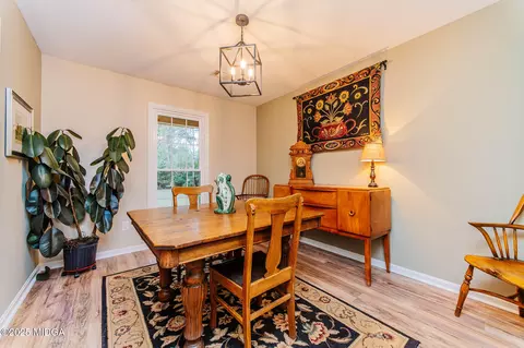Dining - 1009 N Davis Dr N, Perry, GA 31069 photo 2 of 3