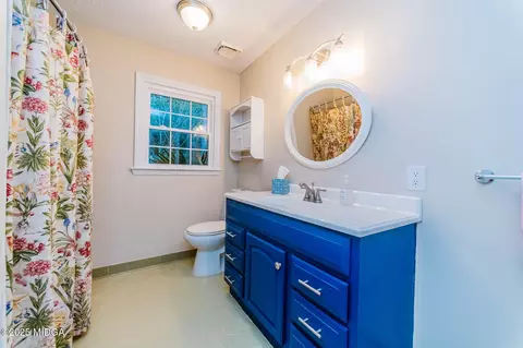 Bath - 1009 N Davis Dr N, Perry, GA 31069 photo 7 of 7