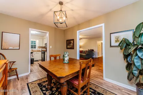 Dining - 1009 N Davis Dr N, Perry, GA 31069 photo 3 of 3