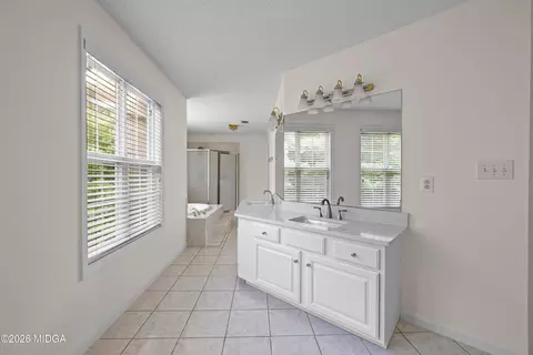 Bath - 40 Jacksons Vly, Sharpsburg, GA 30277 photo 1 of 4