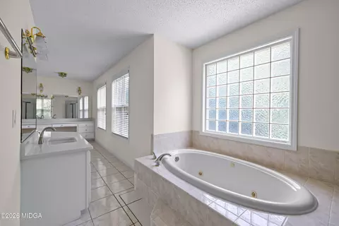 Bath - 40 Jacksons Vly, Sharpsburg, GA 30277 photo 2 of 4