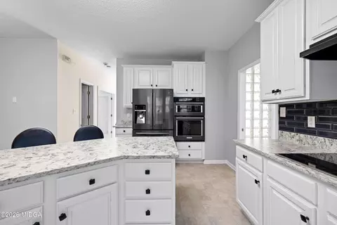 Kitchen - 40 Jacksons Vly, Sharpsburg, GA 30277 photo 3 of 3
