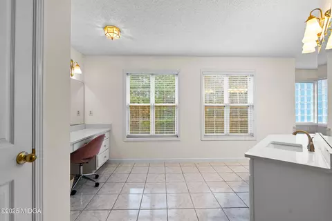 Bath - 40 Jacksons Vly, Sharpsburg, GA 30277 photo 6 of 11