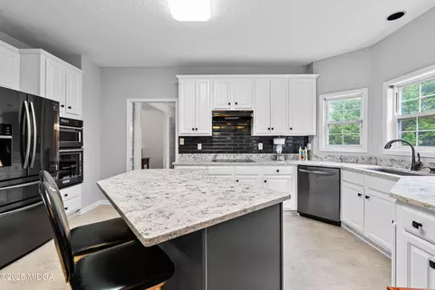 Kitchen - 40 Jacksons Vly, Sharpsburg, GA 30277 photo 3 of 5
