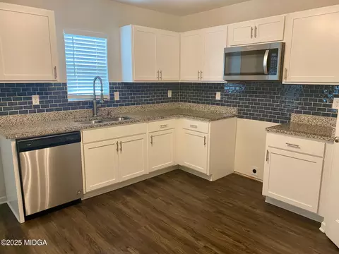 Kitchen - 155 Kinsale Dr, Macon, GA 31216 photo 8 of 11