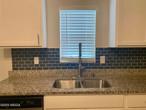 Kitchen - 155 Kinsale Dr, Macon, GA 31216 photo 5 of 11